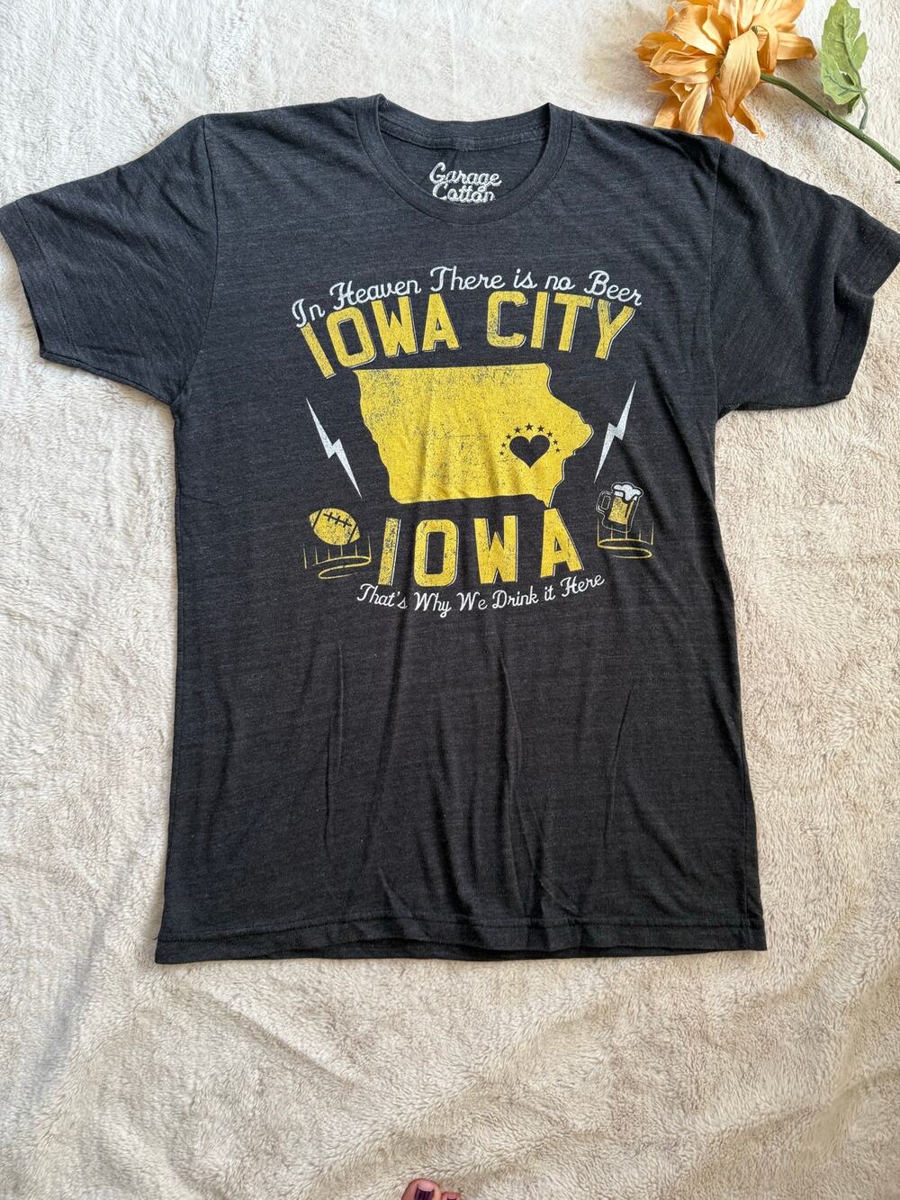 Garage Cotton Iowa Hawkeye Beer T-shirt Size Medium